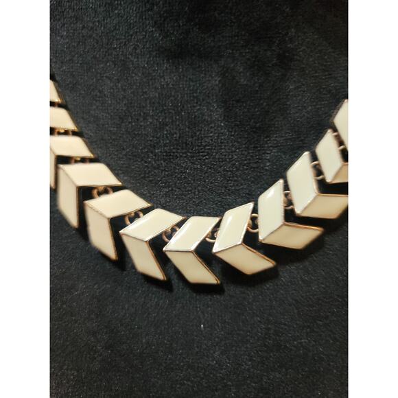Women Gold Tone Chevron Statement Necklace With Adjustable Chain Elegant Jewelry - Picture 3 of 6